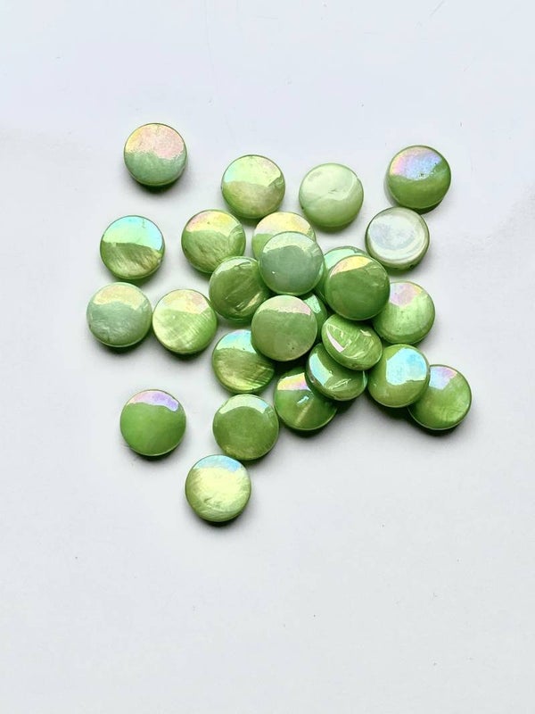 Schelp disc 12x2mm shiny green metallic 