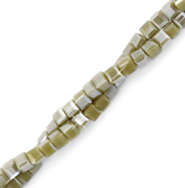 Facet top quality cube 2x2mm lizard green 90 stuks 