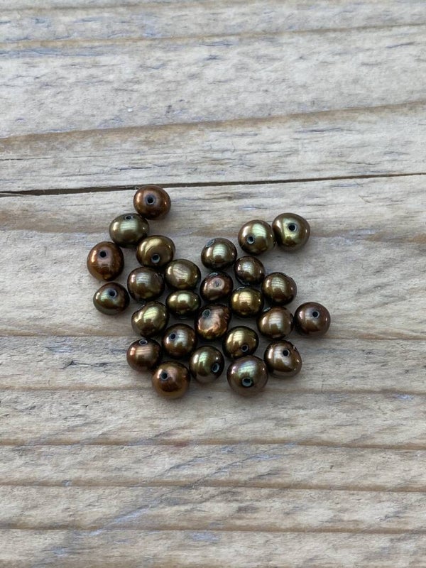 Limited edition zoetwater parels 4 - 5mm rond peacock green - Gold
