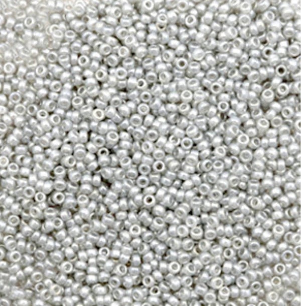 Miyuki Rocailles 15/0 Ceylon silver grey. 1,6mm