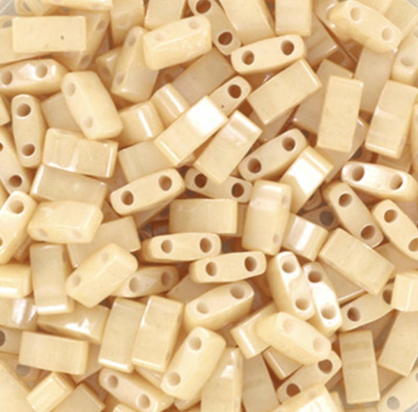 Miyuki half tila 5x2,3mm. Ceylon light caramel