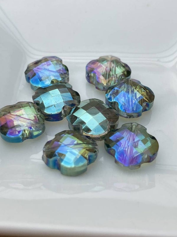 Facet geslepen glas klaver 12mm Peacock blue