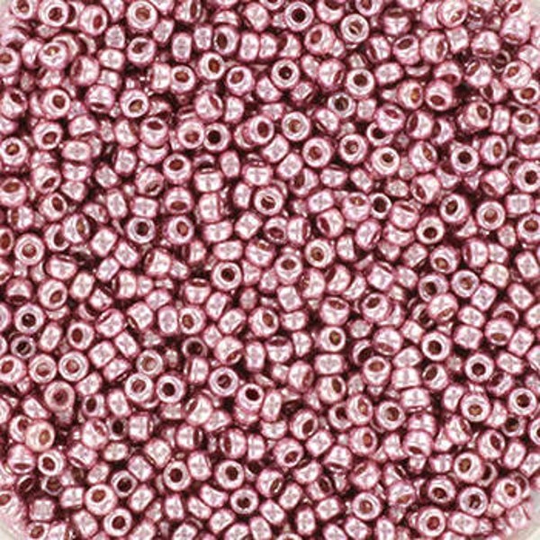 Miyuki 15-4218 Duracoat galvanized dusty orchid