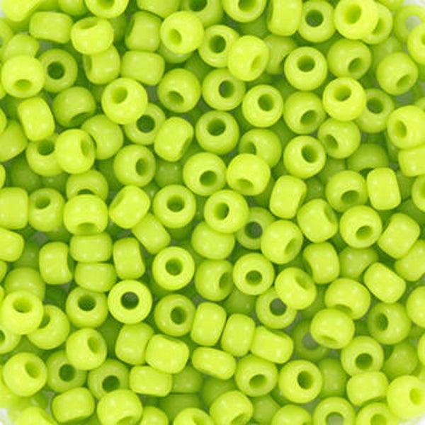 Miyuki 8/0 Opaque chartreuse 8-416