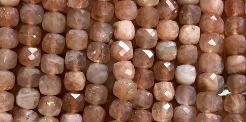 Natuursteen kralen 4mm facet cubes zonnesteen