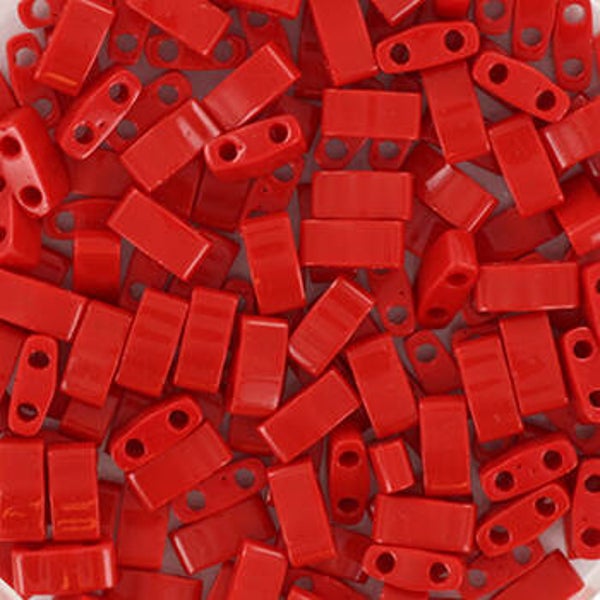 Miyuki half tila 5x2,3mm opaque red