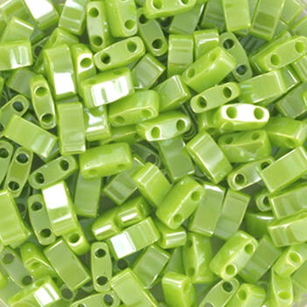 Miyuki half tila 5x2,3mm opaque luster chartreuse
