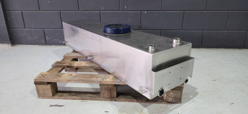 RVS dieseltank met vetus inspectieluik