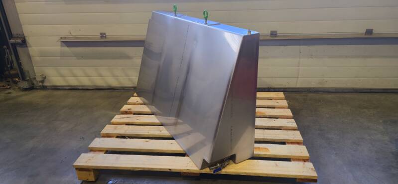RVS watertank op maat met hijsogen