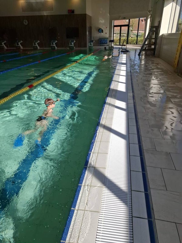 gevorderd zwemmen op  zaterdag van 9u30 tot 10u30 (september tot januari)