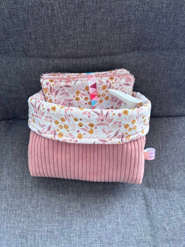 Panière avec 5 lingettes démaquillantes et le savon liquide artisanale