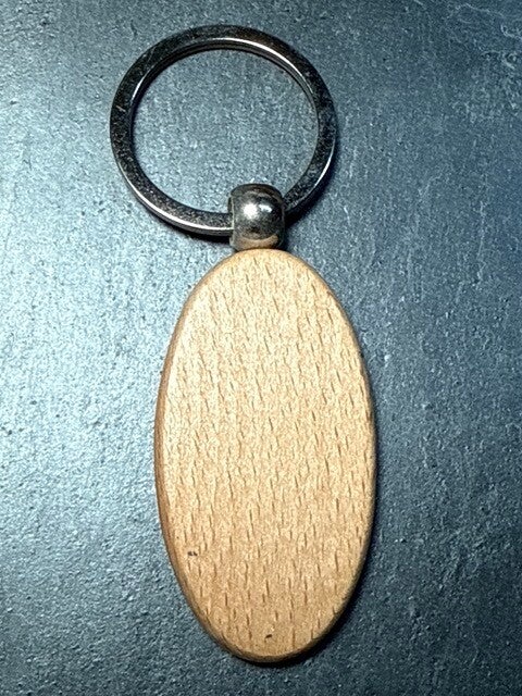 Holz-Schlüsselanhänger mit Gravur – Verschiedene Formen & Motive oder dein eigenes Design!