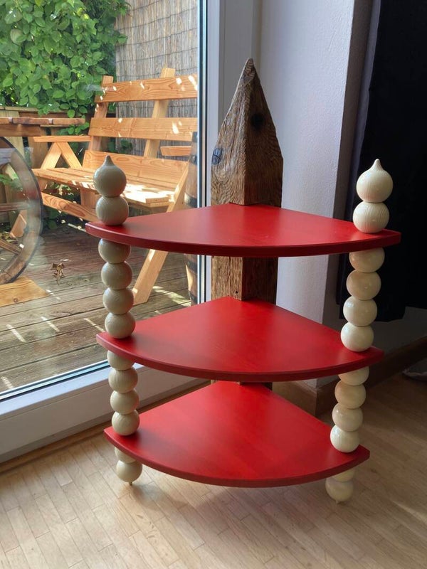 Eckregal aus Altholz-Balken