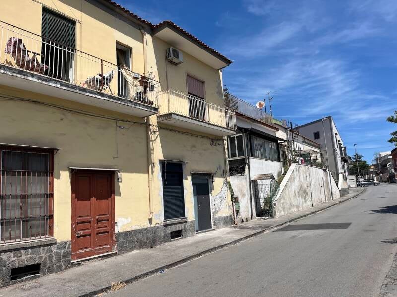 Boscotrecase, via T.L.Rossi vendesi trilocale panoramico con giardino. Euro 130.000,00