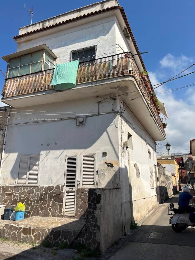 Boscoreale, via Stella vendesi terratetto di 2 appartamento di complessivi 140mq. Euro 135.000,00 