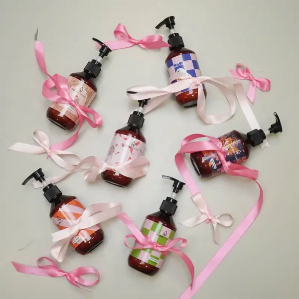 Geurstokjes, handcrème, handzeep set Pioen