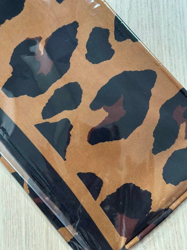 Scarf leopard