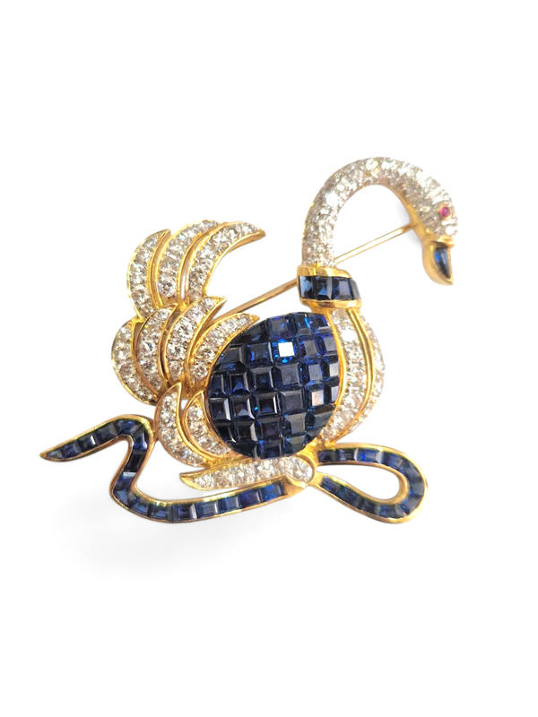 Swan brooch in 18k yellow gold, diamonds and calibrated sapphires