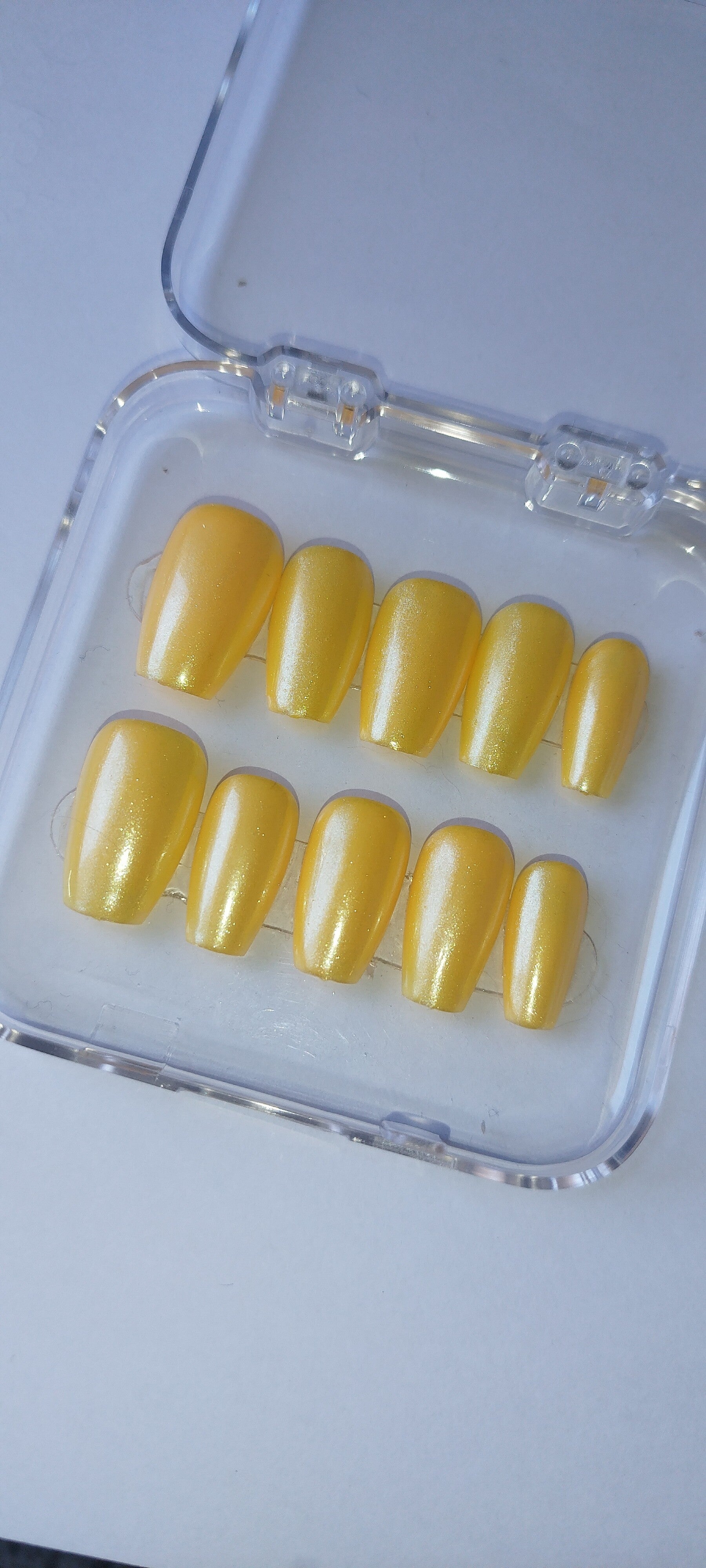 YELLOW