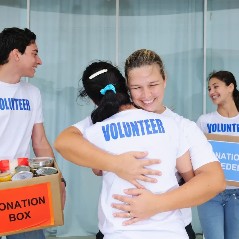 volnteers hugging