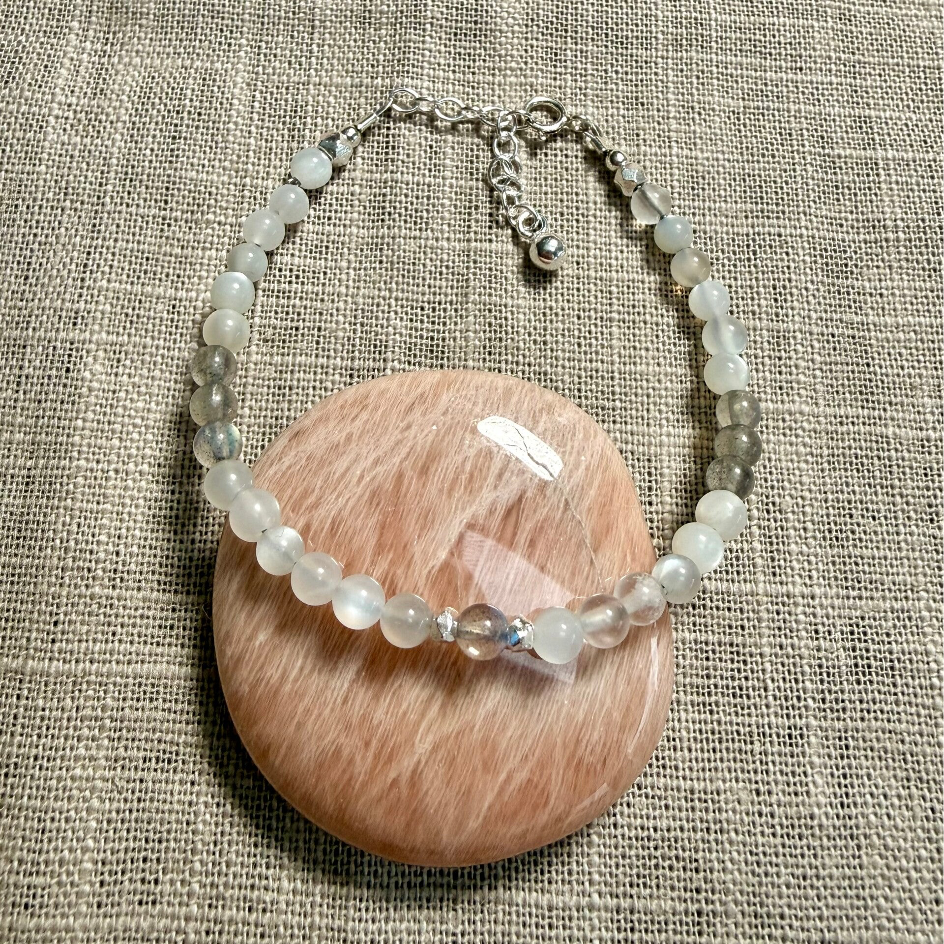 Soul Anchor 2026 - Mondstein Armband 4mm