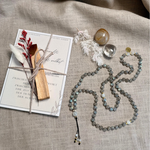 Deine Rauhnachts-Mala – Labradorit & Rauhnachtskarten
