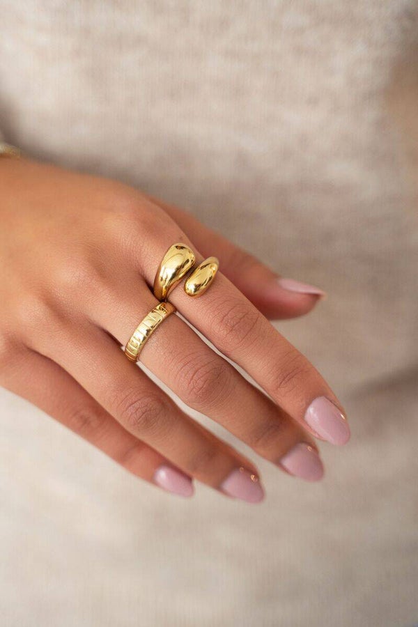 Ring with wrap & bulge