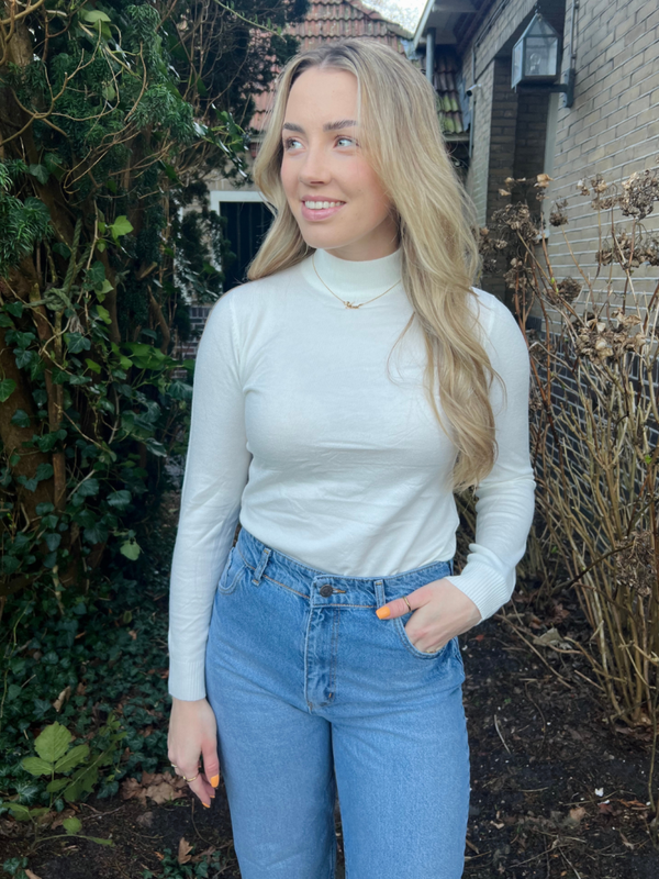 Top 'DANI' White
