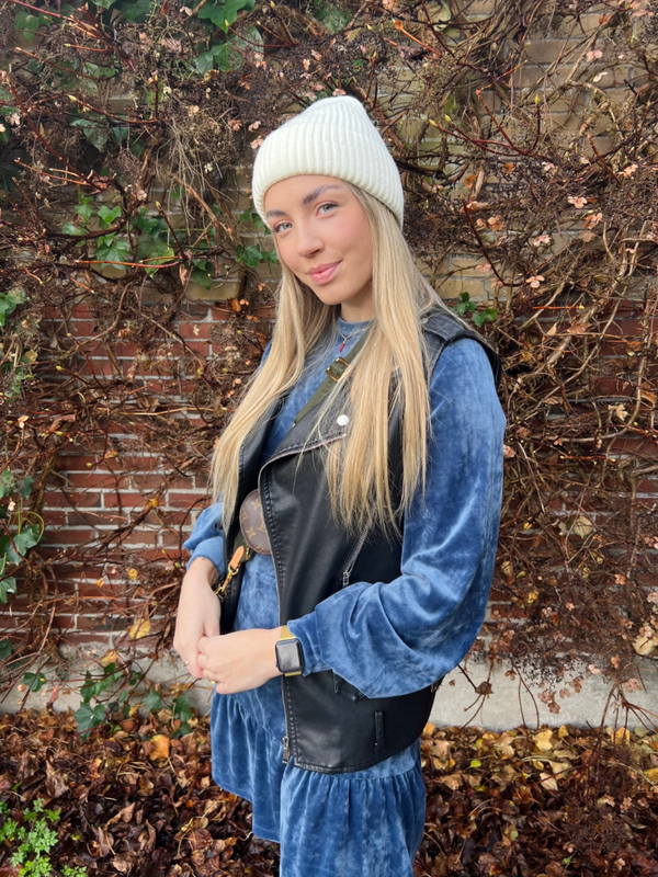 Beanie ‘TOO HOT’ White