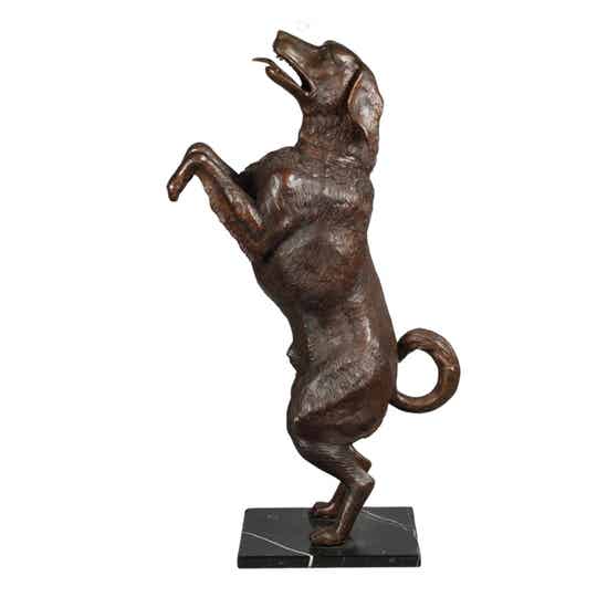 Bronzen Sculptuur Van Een Circushond