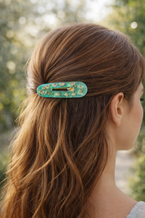 Barrette vert et gypsophile blanc