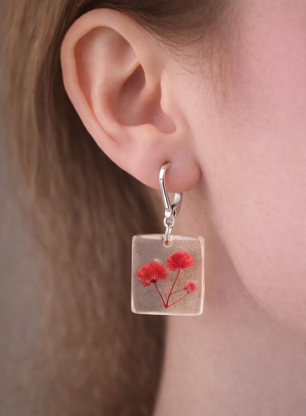 Boucle d'oreille carrée gypsophile rouge