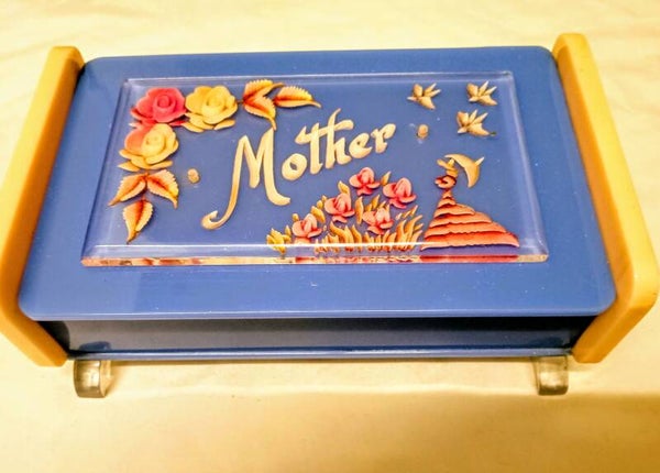 Vintage 1950s Reverse-Carved Lucite "Mother" Musical Jewellery Box