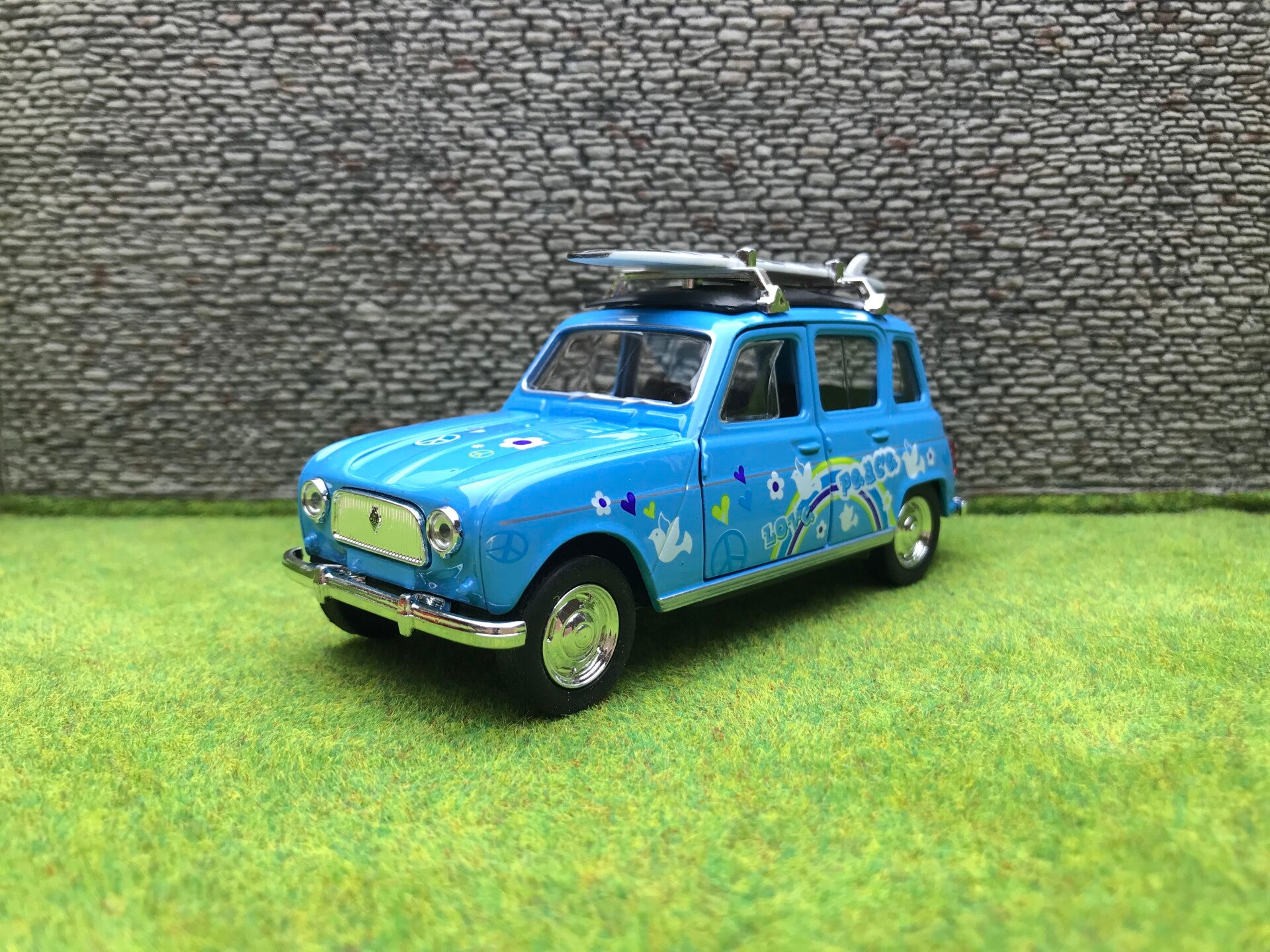 Renault 4 met surfplank