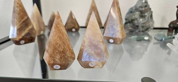 Maansteen diamantvormen met blauwe flash