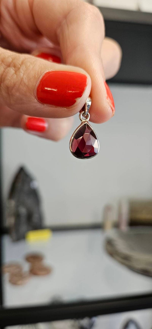 Granaat hanger , echt zilver