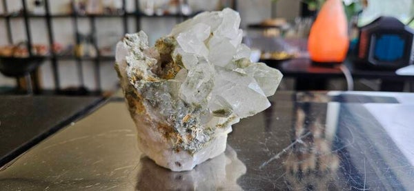 Exclusief lemurisch Bergkristal met Chloriet cluster , nummer 1