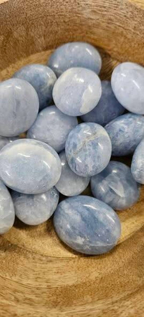Blauwe calciet knuffelstenen