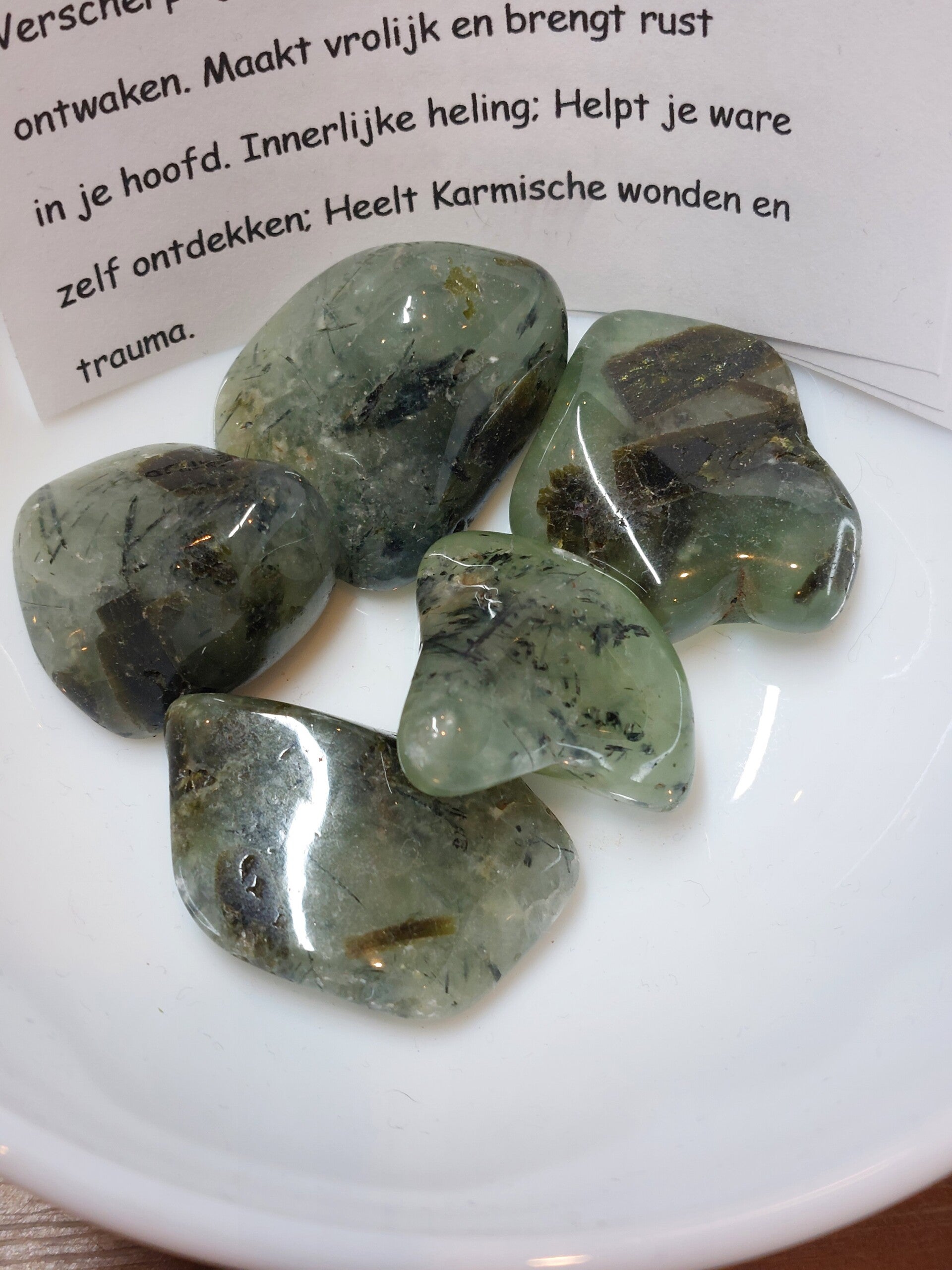 Prehniet knuffelsteen