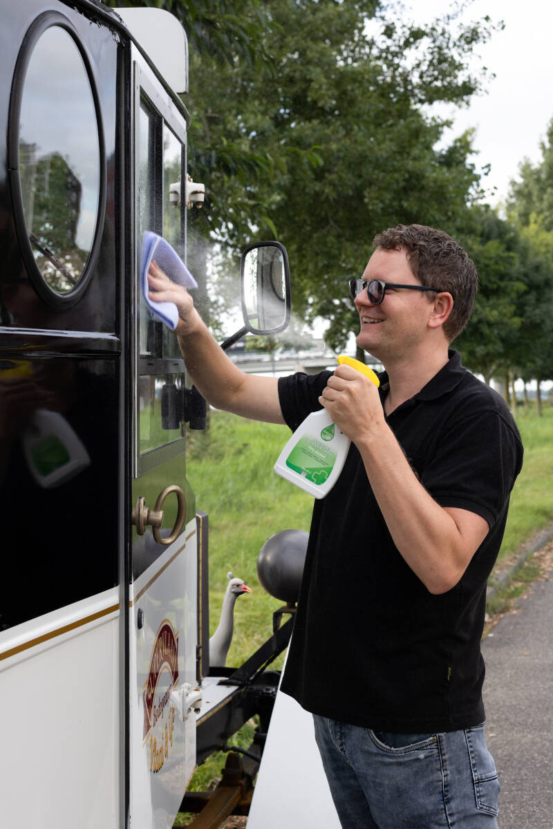 Personeel ijswagen/ oldtimer ijstruck/ oldtimer ijswagen/ fleur de lys