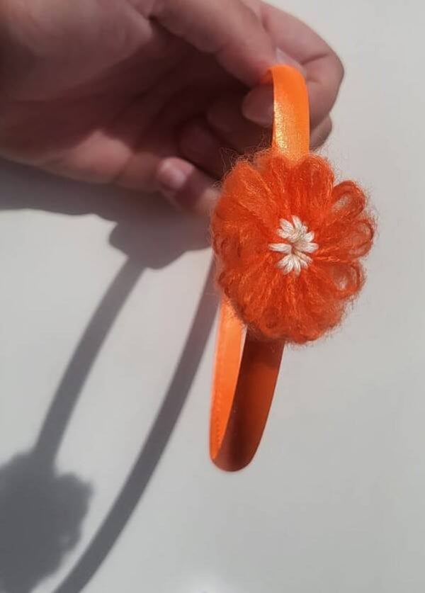 Diadeem oranje bloem