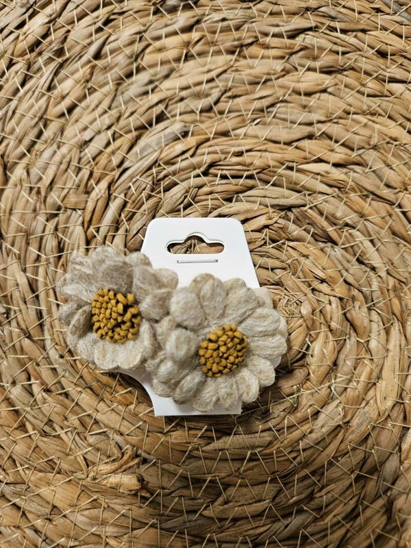 Haarelastiekjes bloem licht bruin met meeldraad