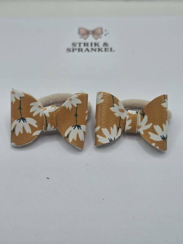 Haarelastiek strikjes oranje bloemenmotief