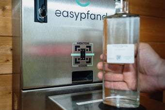Foto Pfandautomat mit speziellem Leergebinde