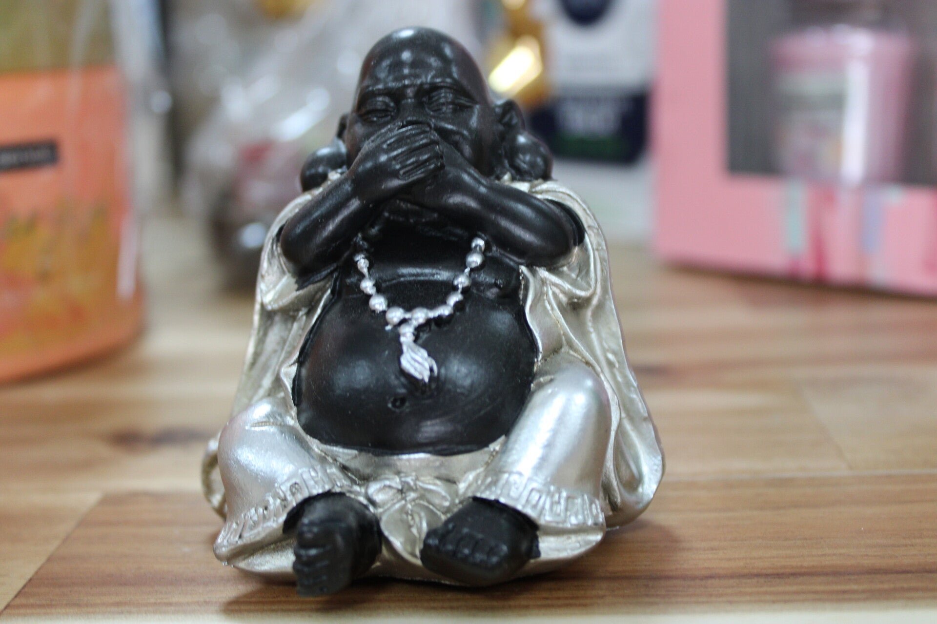 Boeddha's horen,zien,zwijgen ( ZWIJGEN)