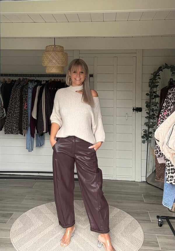 Maya Faux Leather Barrel Pants – Burgundy