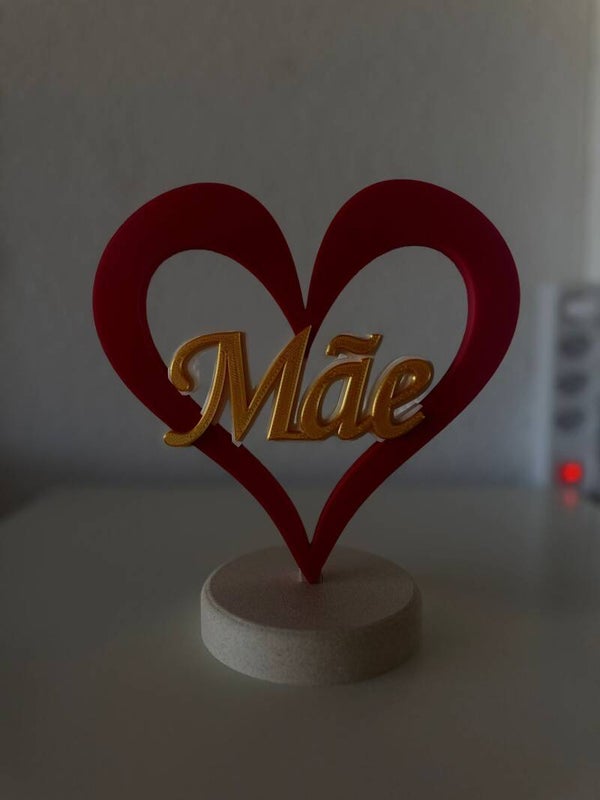 Rotes Herz mit Mãe Schriftzug
