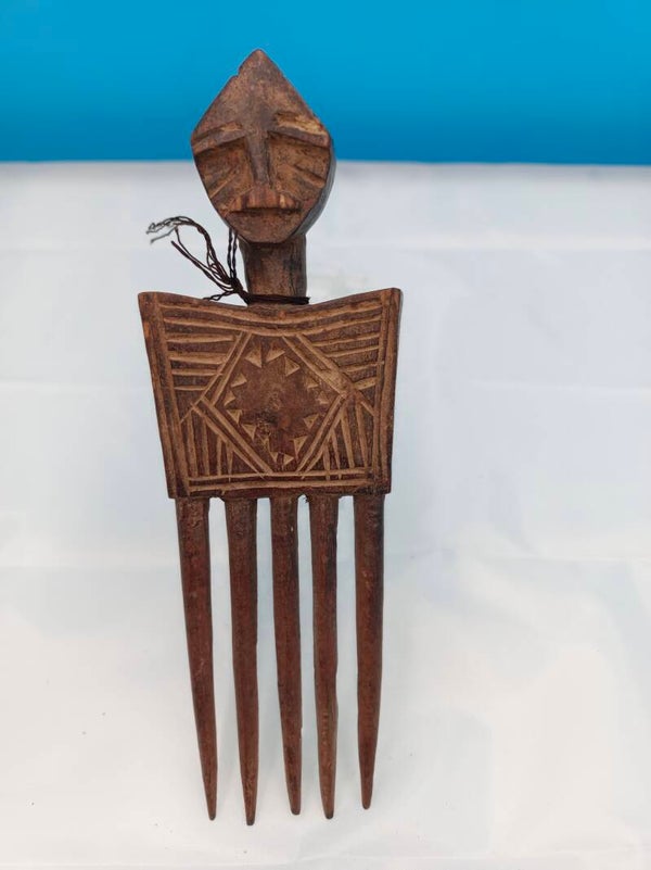 Peigne à manche figuratif – Luba du Haut-Katanga ou du Kasaï