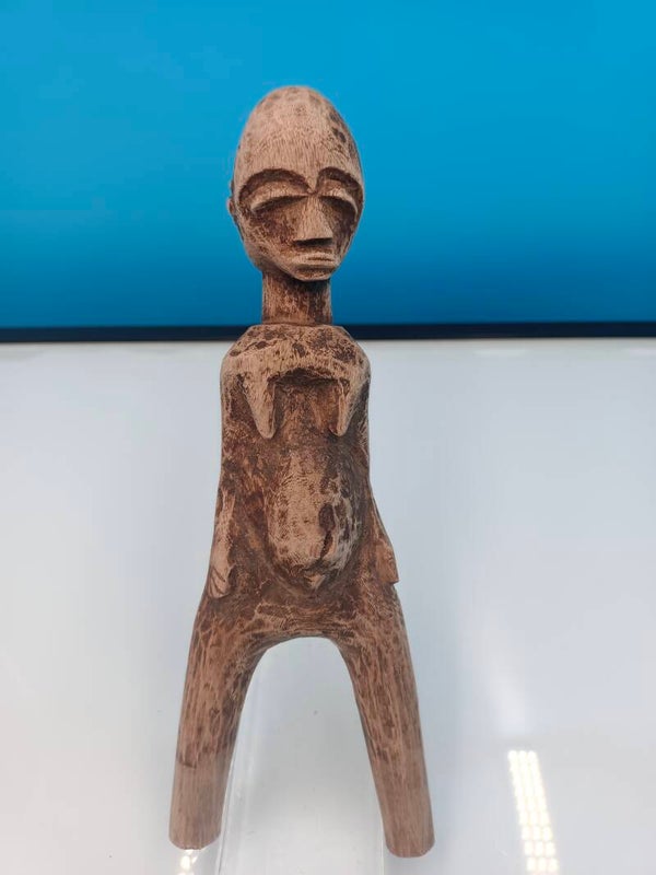 Lance-pierre anthropomorphe de tradition Mumuye,