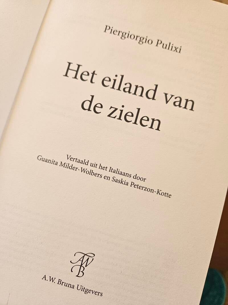 Het eiland van de zielen, Piergiorgio Pulixi, vertaling Saskia Peterzon-Kotte en Guanita Milder-Wolbers